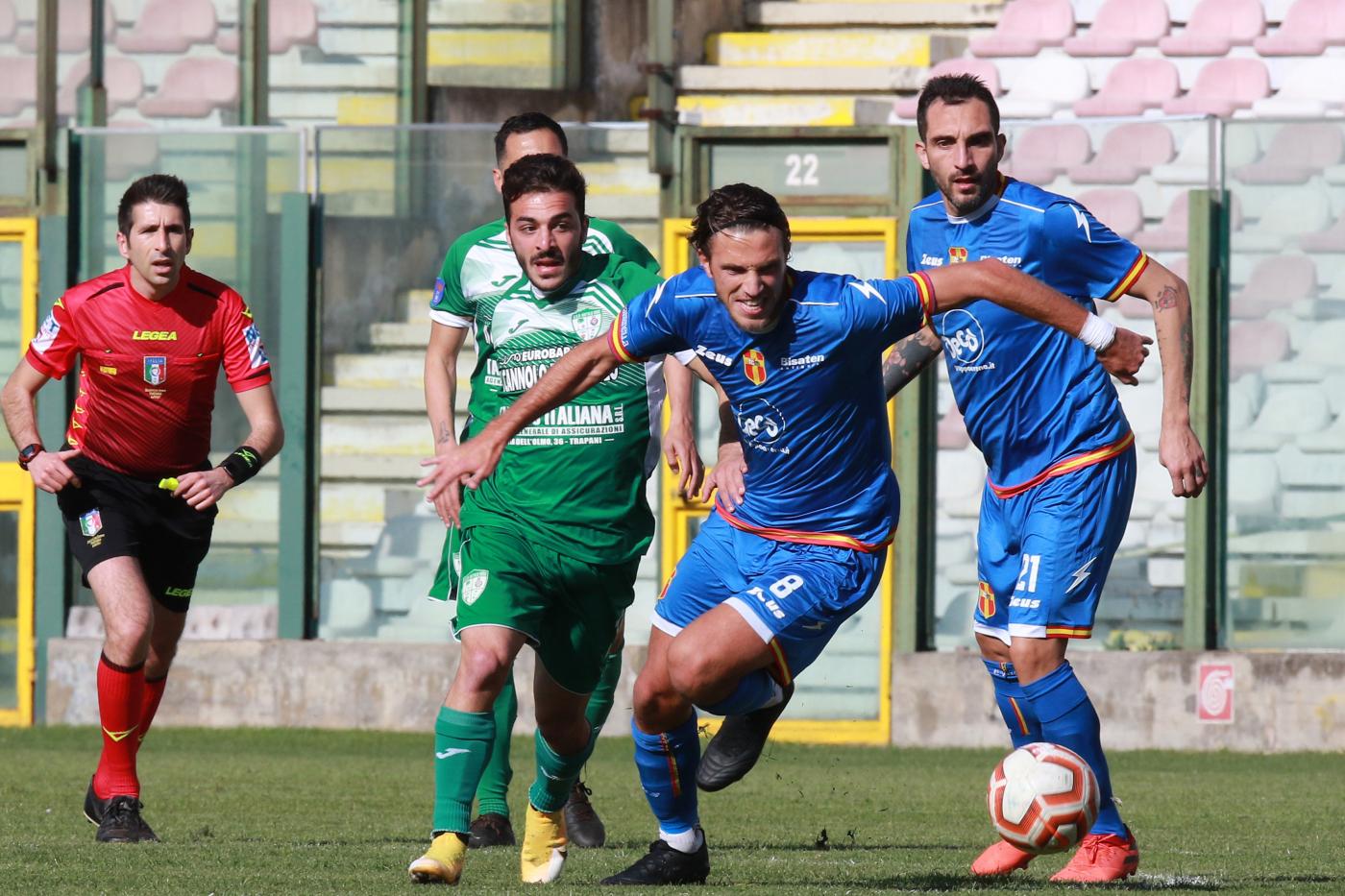 Girone I: stecca l’Acr a Licata, l’Fc accorcia e spera. In coda, il Marina non molla