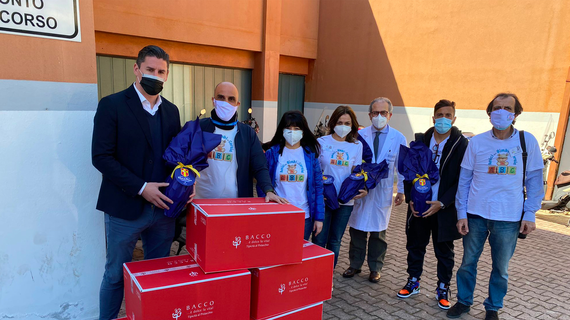 Fc Messina, vince la solidarietà: uova di Pasqua per i bimbi in ospedale