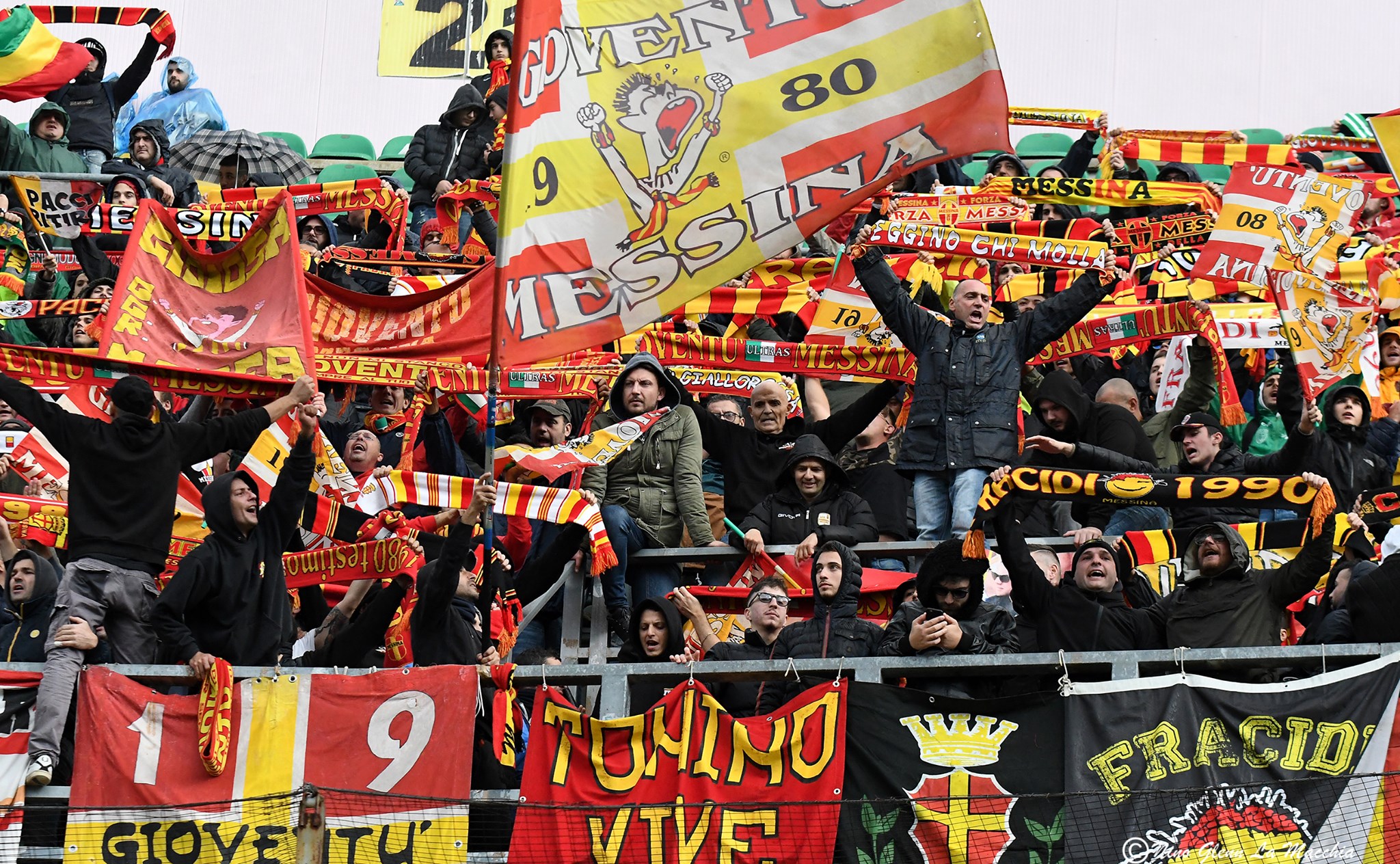 Ultras: “Riportate i tifosi al centro del calcio”. Il comunicato che attraversa lo Stivale