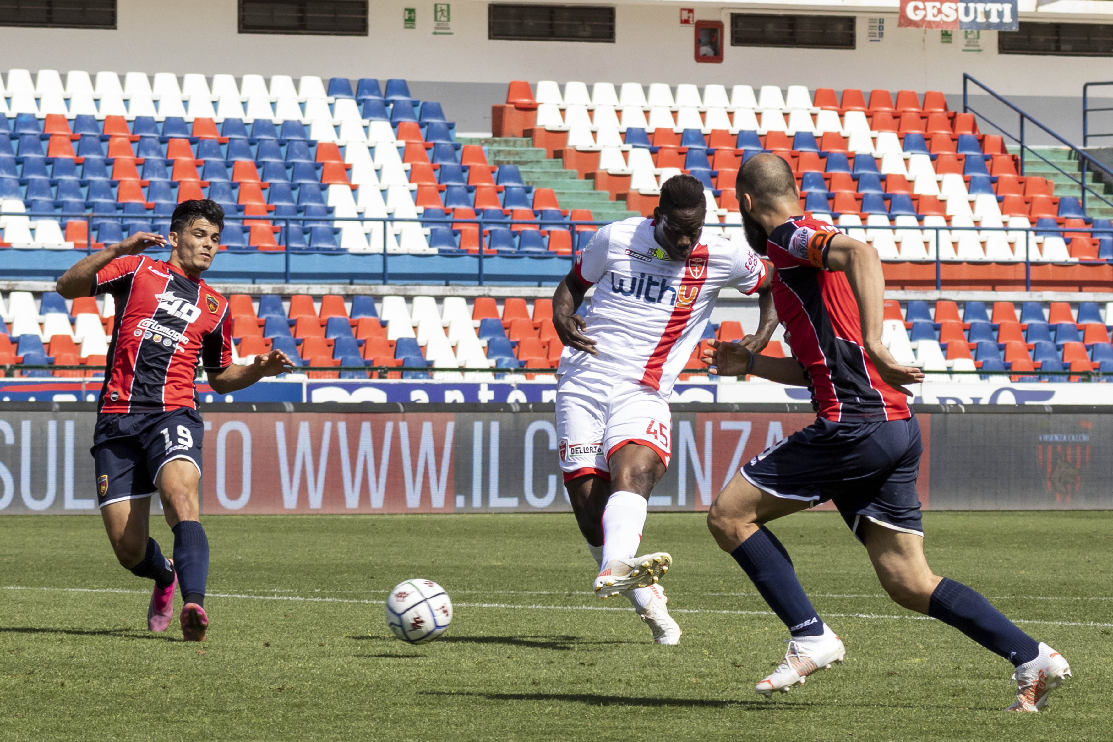 Mario Balotelli nuovamente decisivo, il Cosenza cade tra le mura amiche contro il Monza
