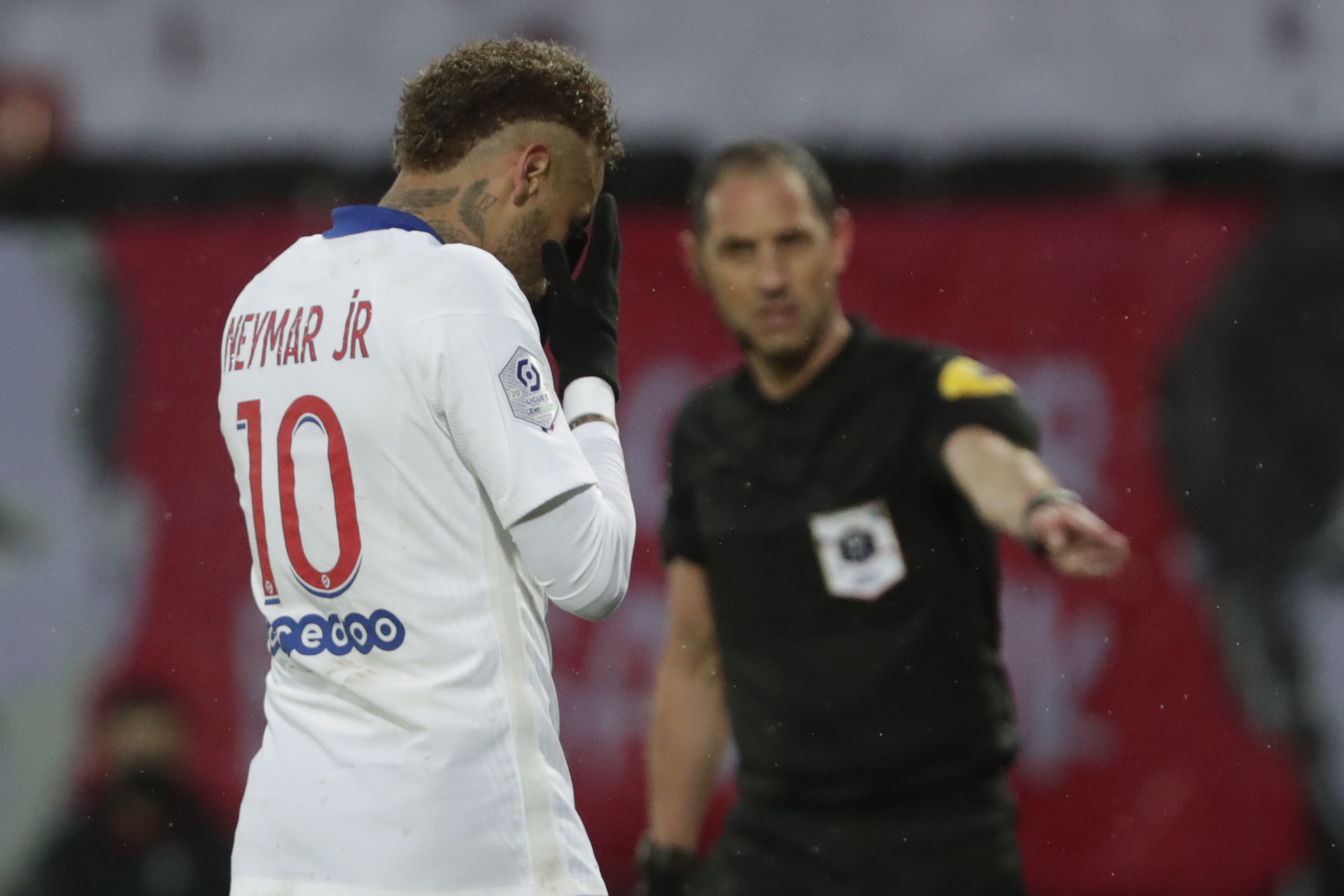 Rottura tra Nike e Neymar dopo accuse abusi sessuali. Il brasiliano nega e parla di motivi commerciali