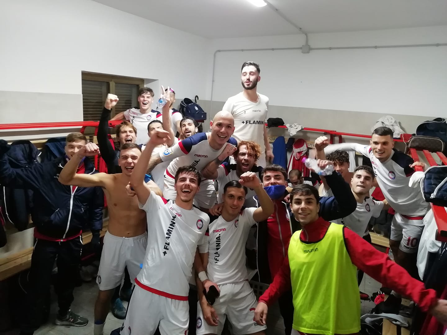 Serie D, i tesserati del Flaminia salvano una donna dopo un incidente stradale