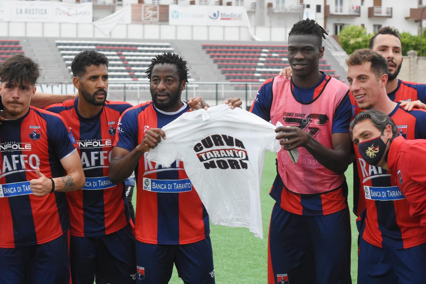 Gir. H: Il Taranto vince ed allunga, frena il Picerno