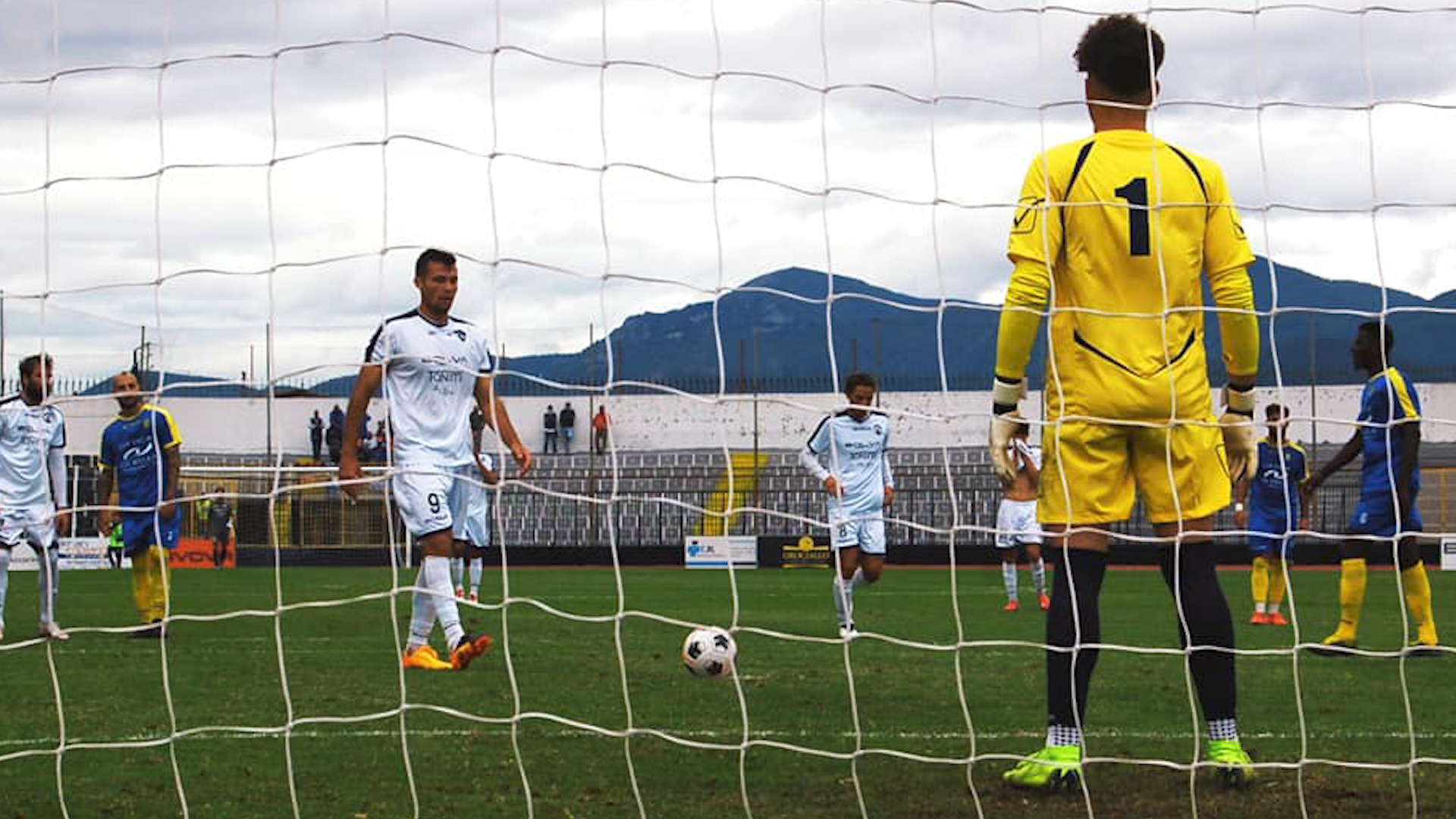 Serie D, 6^ giornata: Real Aversa capolista solitaria, l’FC Messina ferma il Trapani