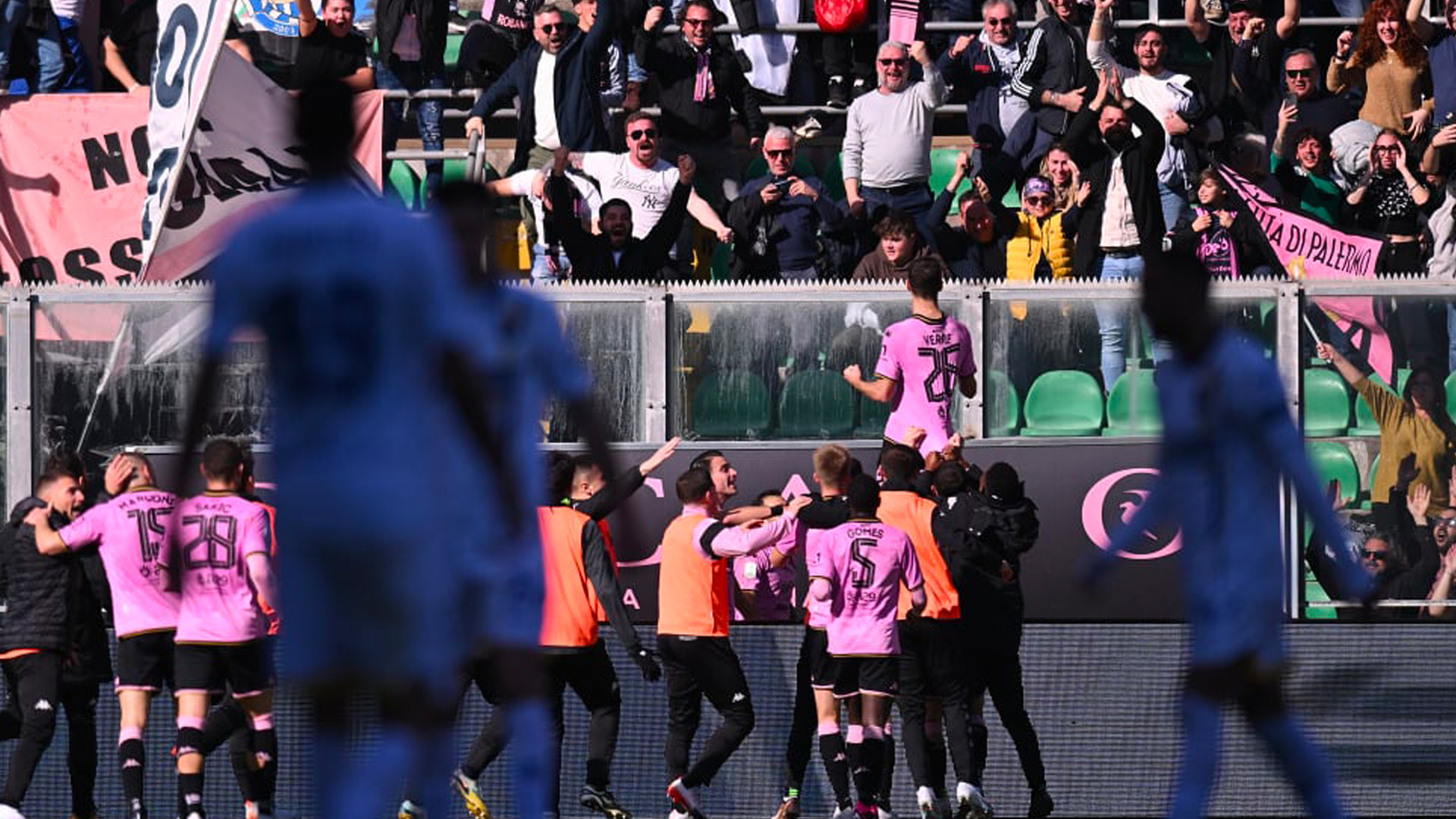 Verre, un goal da antologia: il Palermo vede i playoff