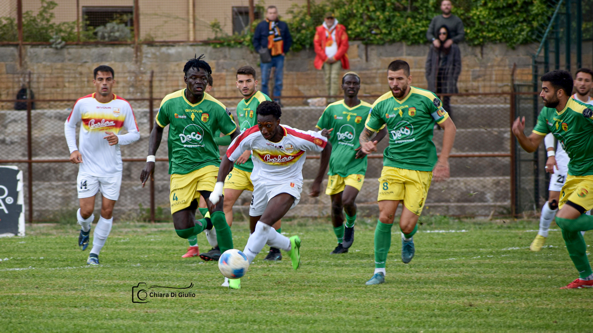 Messina, a piccoli passi: all’orizzonte il derby dello Stretto e una nuova proprietà